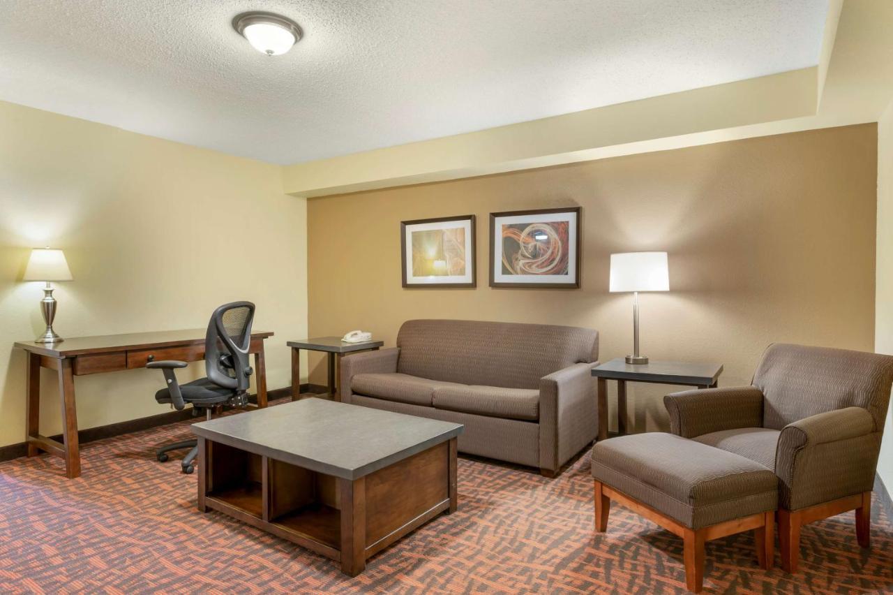 Best Western Louisville East Inn & Suites Luaran gambar