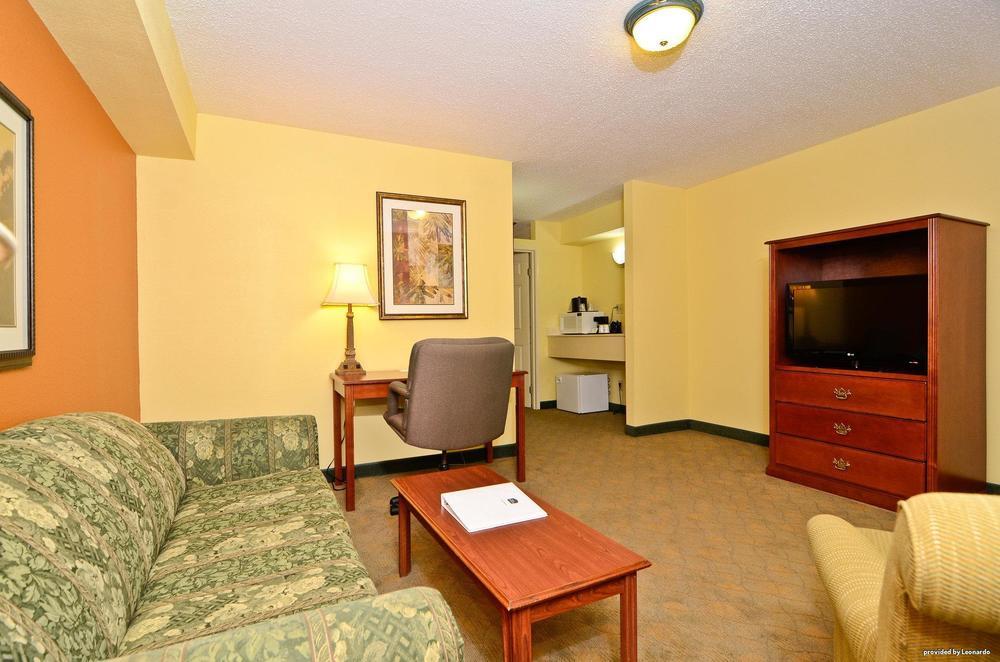 Best Western Louisville East Inn & Suites Bilik gambar